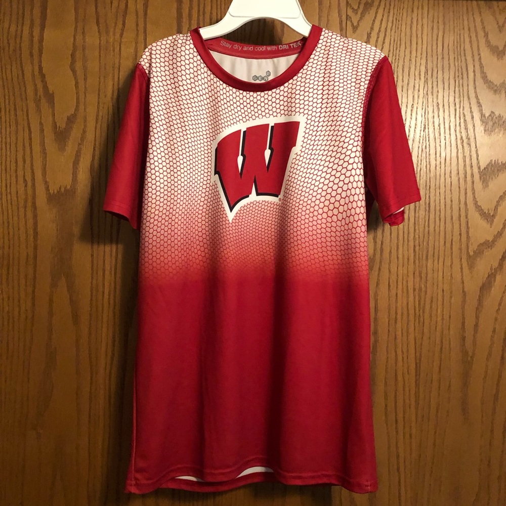 Wisconsin Badgers shirt size 14-16